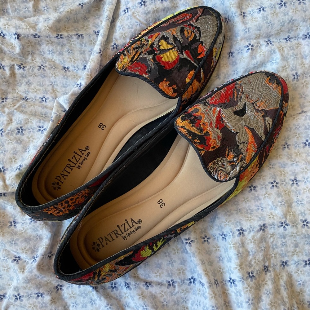 Size 7.5/8 Patrizia Flats